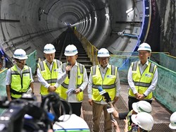 Gibran Bareng Pramono Cek Proyek MRT Harmoni, Targetkan Operasi Akhir 2027