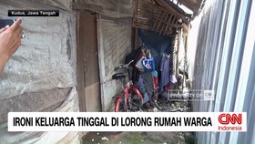 VIDEO: Ironi Keluarga Tinggal di Lorong Rumah Warga