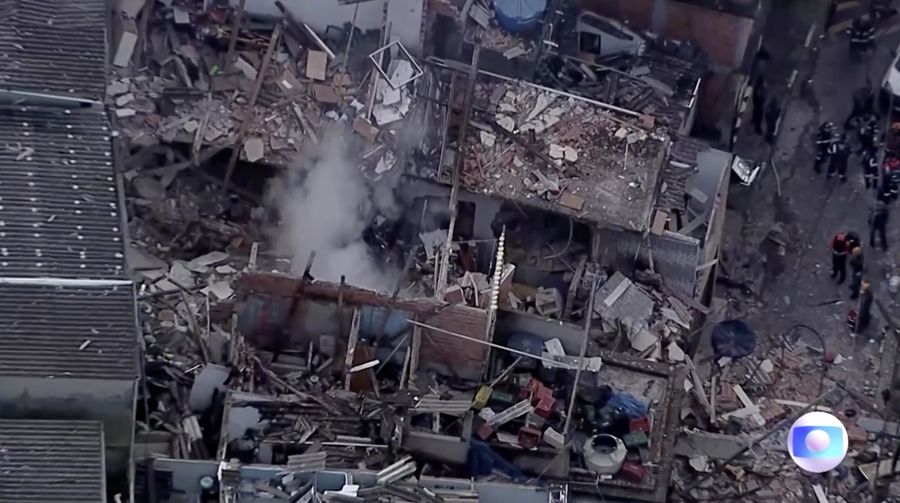 Kebakaran dahsyat nan diduga dipicu ledakan gas melanda area permukiman di lingkungan Jaguare, Sao Paulo, Brasil, pada Senin (11/5/2026).