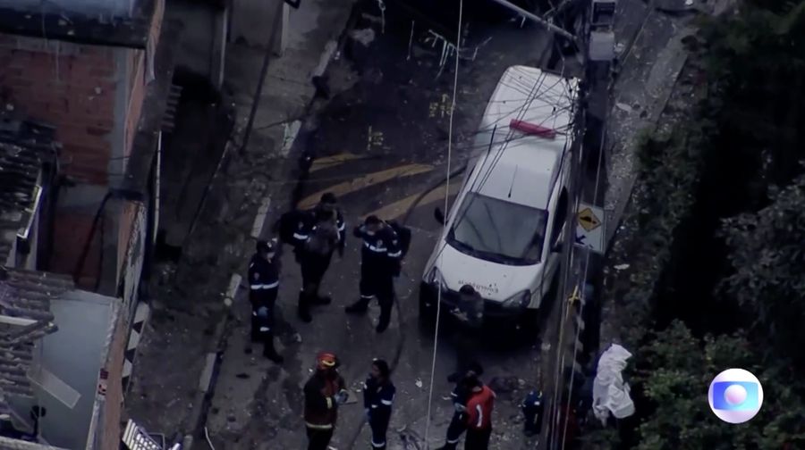 Kebakaran dahsyat nan diduga dipicu ledakan gas melanda area permukiman di lingkungan Jaguare, Sao Paulo, Brasil, pada Senin (11/5/2026).