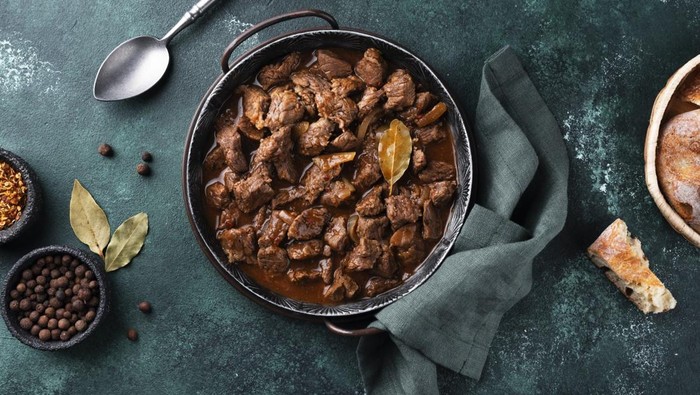 6 Kelompok Orang yang Sebaiknya Batasi Konsumsi Daging Kurban