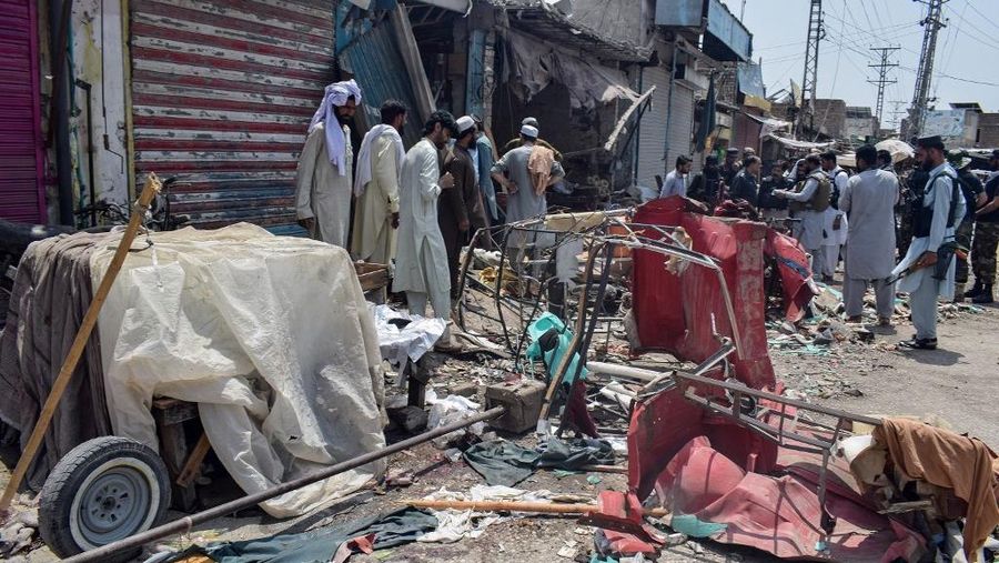 Ledakan besar mengguncang sebuah pasar di Provinsi Khyber Pakhtunkhwa, Pakistan barat laut, pada Selasa (12/5/2026), nan menewaskan sedikitnya sembilan orang serta melukai lebih dari 20 lainnya. (AFP/MARWAT AKBAR)