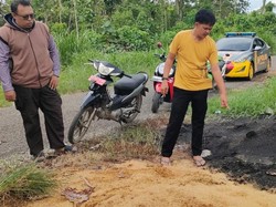 Geger Penemuan Bayi Laki-laki Dalam Kardus di Pinggir Jalan Bone