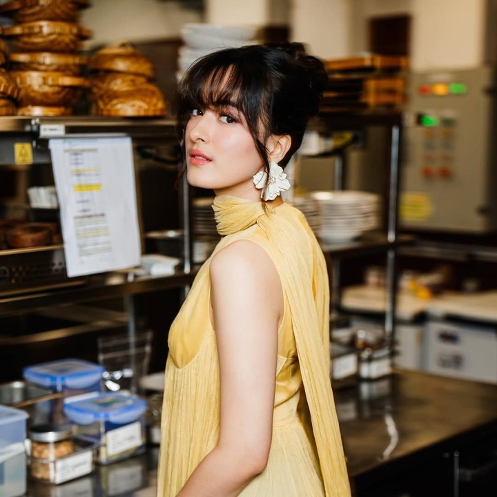 <p>Kebahagaan tengah menyelimuti Mawar Eva de Jongh. Sang aktris berhasil menyelesaikan pendidikan sarjana (S1) di tengah kesibukannya menjalani banyak proyek film layar lebar. (Foto: Instagram @mawar_eva)</p>