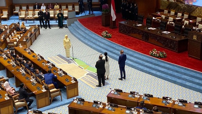 DPR Lantik Adela Kanasya Sebagai Anggota DPR Pengganti Adies Kadir