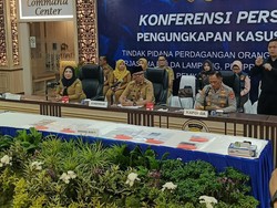 2 Siswi Lampung Dijanjikan iPhone Lalu Dijadikan Terapis Pijat Plus-plus di Surabaya