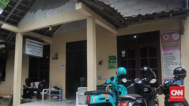 Rumah bidan di Sleman masih beroperasi setelah evakuasi 11 bayi. Polisi selidiki dugaan hubungan luar nikah dan penelantaran anak.