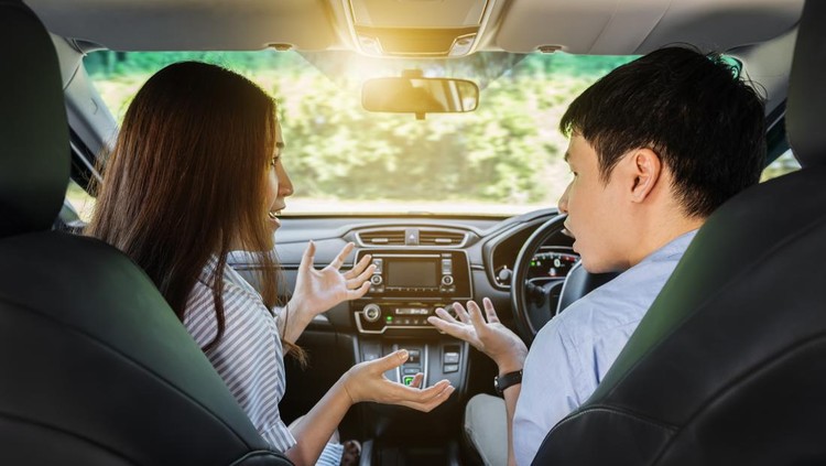 Sering Bertengkar dengan Pasangan di Mobil&quest; Bunda dan Ayah Mungkin Miliki Perasaan Ini