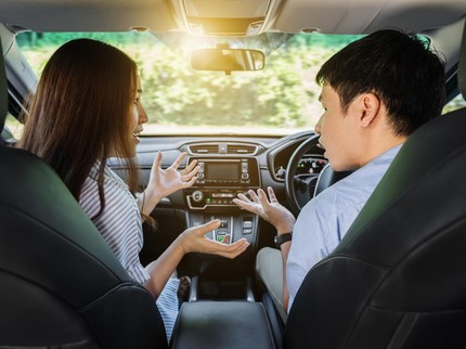 Sering Bertengkar dengan Pasangan di Mobil? Bunda dan Ayah Mungkin Miliki Perasaan Ini