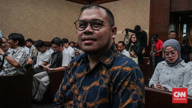 Tenaga konsultan Nadiem Makarim, Ibrahim Arief, divonis empat tahun penjara dalam kasus korupsi pengadaan Chromebook yang merugikan negara Rp2,18 triliun.