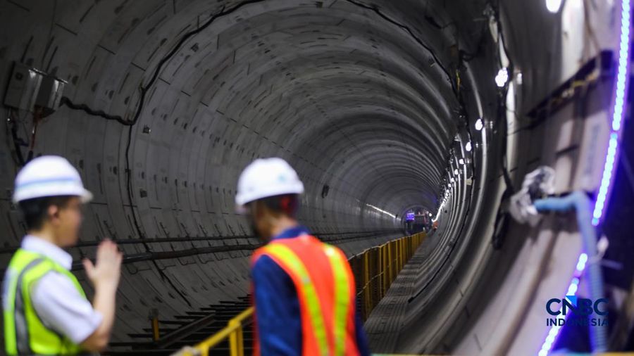 Suasana pengerjaan proyek MRT Fase 2A Harmoni-Sawah besar di Jakarta, Selasa (12/5/2026).