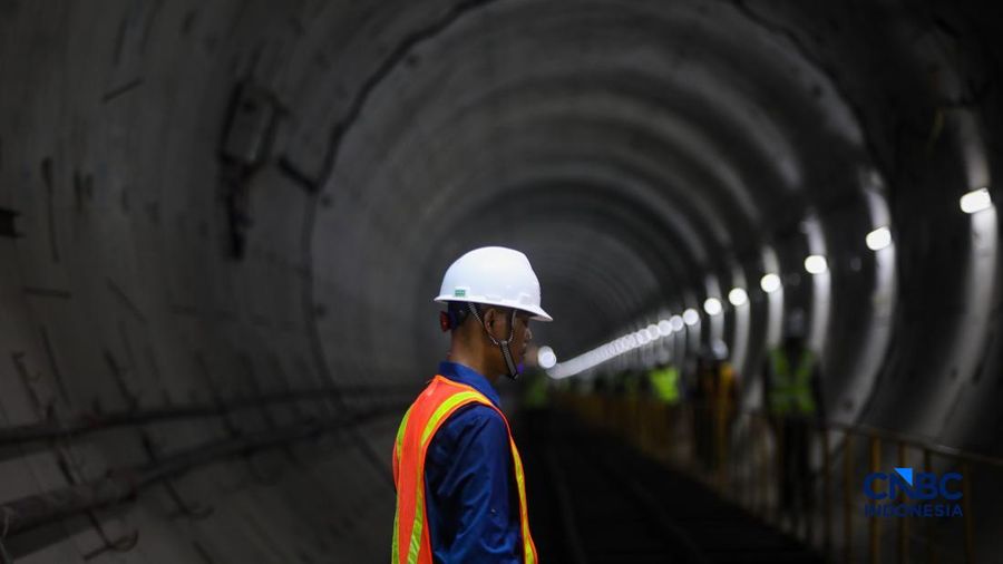 Suasana pengerjaan proyek MRT Fase 2A Harmoni-Sawah besar di Jakarta, Selasa (12/5/2026).