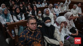 FOTO: Tok! Ibam Divonis 4 Tahun Penjara Kasus Chromebook