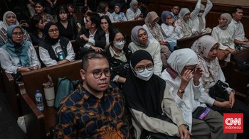 FOTO: Tok! Ibam Divonis 4 Tahun Penjara Kasus Chromebook