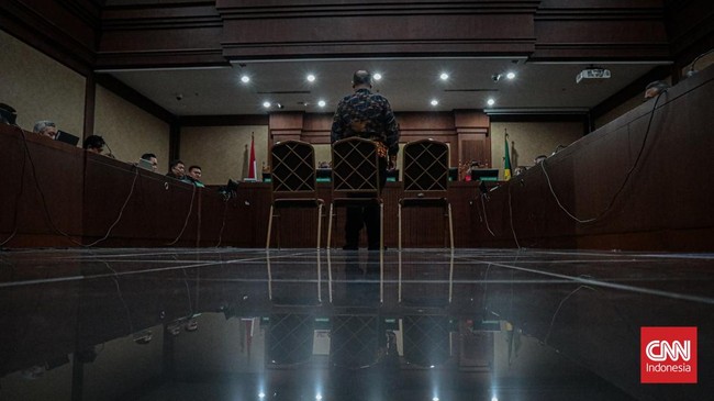 Dua hakim di Pengadilan Tipikor Jakarta berpendapat eks konsultan Nadiem Makarim, Ibrahim Arief harus dibebaskan dari dakwaan korupsi Chromebook.
