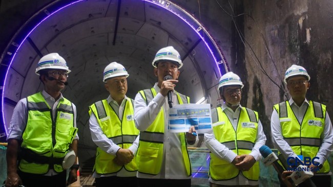 Gibran Tinjau Proyek MRT, HI-Monas Beroperasi Akhir 2027