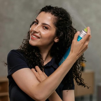 5 Dry Shampoo Hacks yang Wajib Kamu Coba