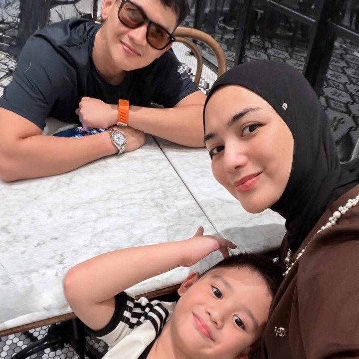 <p>Pasangan artis Citra Kirana dan Rezky Adhitya resmi mengikat janji suci mereka pada 1 Desember 2019. Kebahagiaan keduanya kini semakin lengkap sejak kelahiran putra pertama mereka yang bernama Keene Atharrazka Adhitya atau yang akrab disapa Athar. (Foto: Instagram @citraciki)</p>