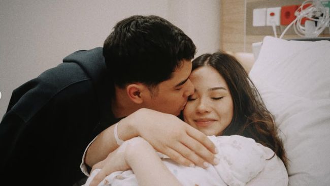 Pamer Foto Bareng Baby Soso, Wajah Anak Alyssa Daguise Disebut Bule Banget