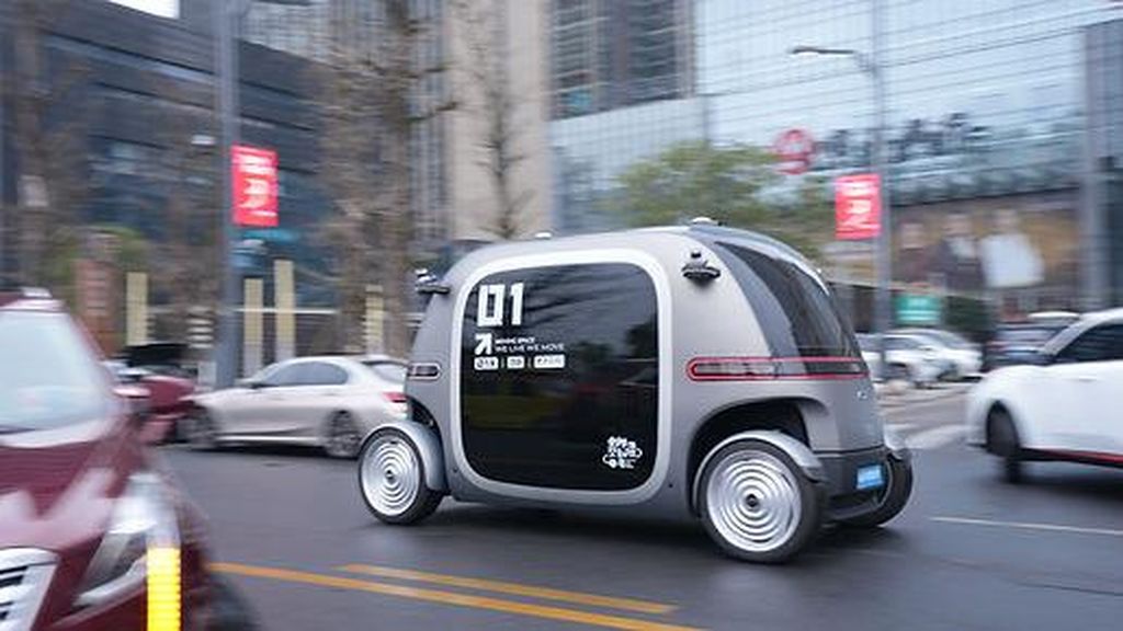 RoboBus Hadir di Masjid Quba, Antar Jemaah Haji Tanpa Sopir