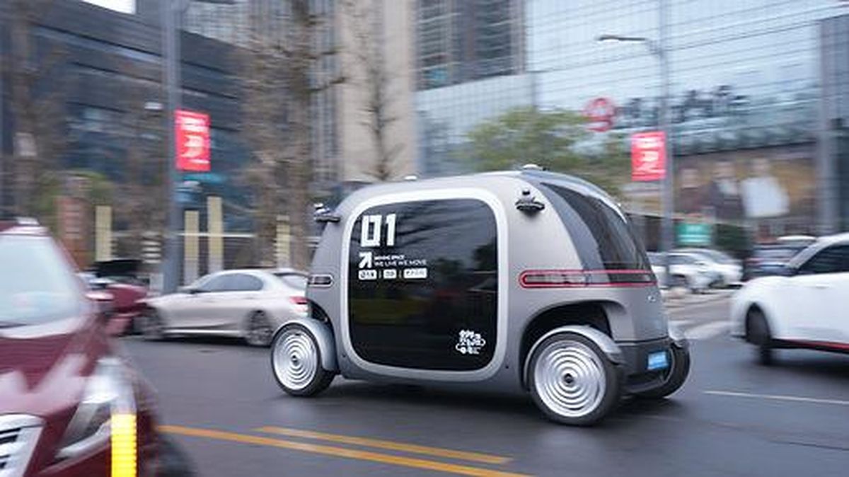 RoboBus Hadir di Masjid Quba, Antar Jemaah Haji Tanpa Sopir