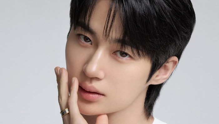 Aktor Korea Byeon Woo Seok Jadi Brand Ambassador Baru BVLGARI, Intip Potretnya!