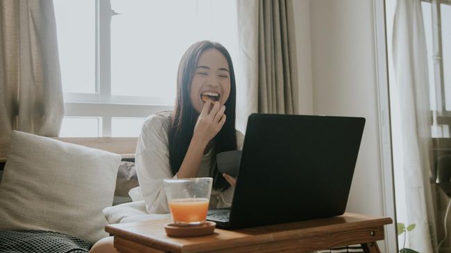 Ciri-Ciri Kepribadian Orang Lebih Suka Ngemil Sepanjang Hari