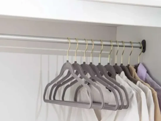 Rekomendasi Hanger Velvet agar Lemari Rapi dan Baju Tak Mudah Jatuh