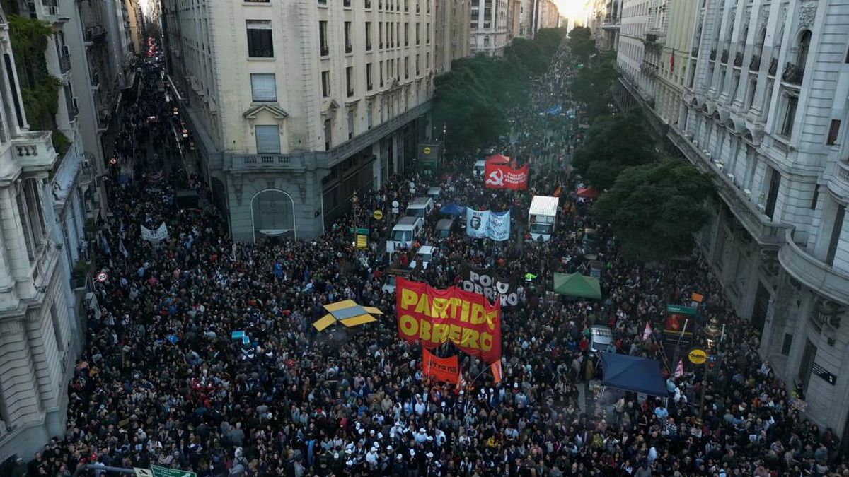 Demo Besar di Argentina Tolak Pemotongan Anggaran Pendidikan Tinggi