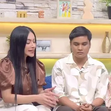 Anak-Menantu Sungkeman, 7 Momen Pertemuan Perdana Denada dengan Ressa & Istri