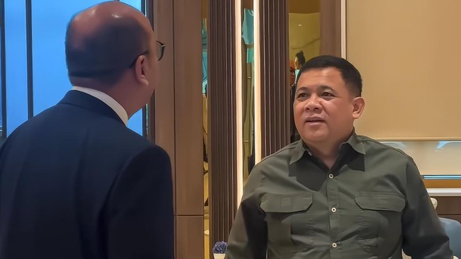 engusaha Andi Syamsuddin Arsyad saat mengikuti rapat koordinasi dengan Chief Executive Officer Danantara Rosan Roeslani di Jakarta, 26 Oktober 2025.