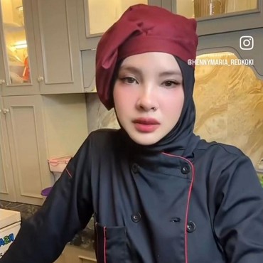 Punya Sertifikat Executive Chef Diakui 13 Negara, 7 Potret Henny Maria Pamer Skill di Dapur