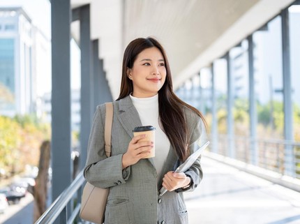 Fenomena Coffee Badging Jadi Tren Baru di Dunia Kerja, Apa Itu?