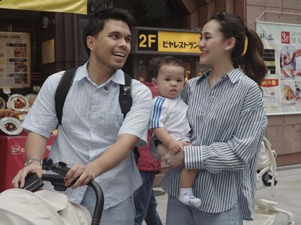 Intip Momen Baby Arash Anak Aaliyah Massaid Diajak Liburan ke Jepang