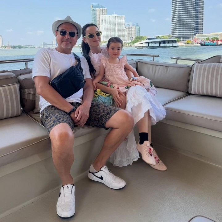 <p>Kebahagiaan pasangan ini pun bertambah dengan dikaruniai seorang anak perempuan, Brielle L&eacute;&iuml;a Tjiptobiantoro, yang akan menginjak usia 3 tahun pada 20 Juli mendatang. (Foto: Instagram @julstelle)</p>