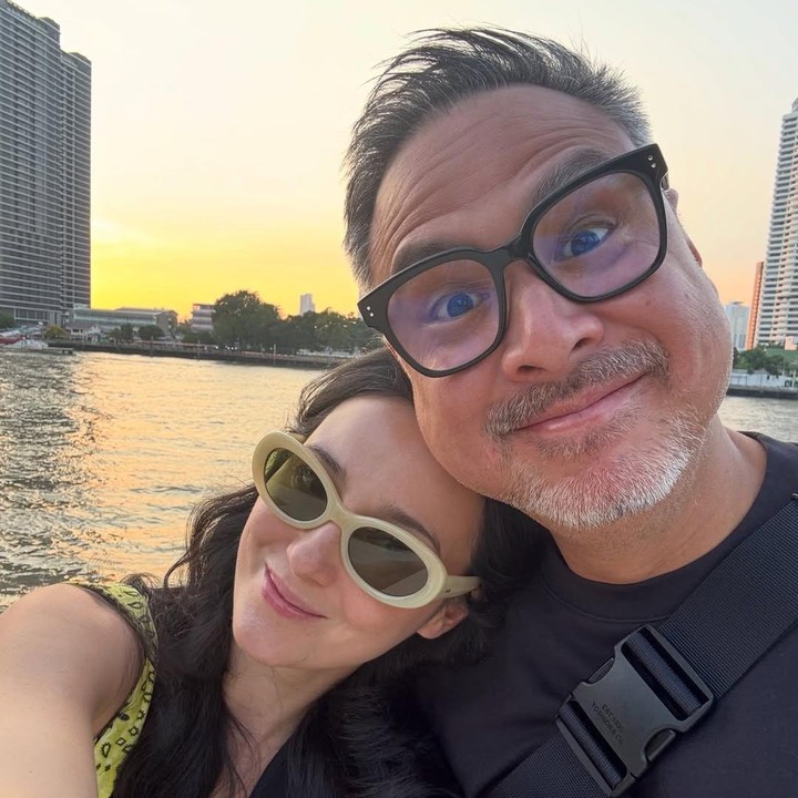 <p>Julie menikah dengan David di Pulau Maldives pada 25 Februari 2021. Lima tahun mengarungi bahtera rumah tangga, keduanya masih kerap memperlihatkan kemesraan mereka di hadapan publik, Bunda.&nbsp;(Foto: Instagram @julstelle)</p>