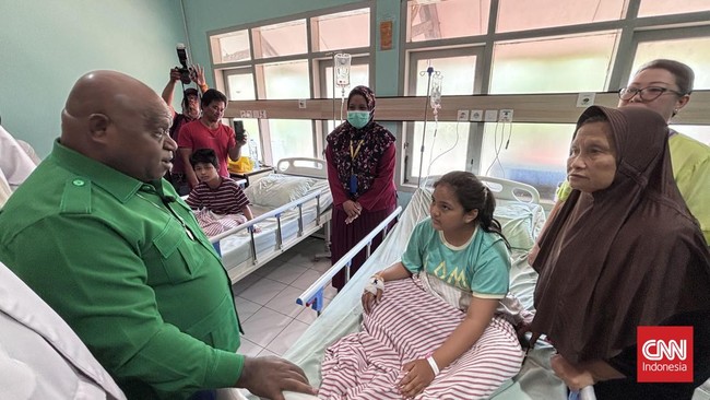 Menteri HAM Natalius Pigai menyatakan insiden keracunan yang menimpa 200 siswa di Surabaya dipicu oleh pengelolaan dapur SPPG yang tidak profesional.