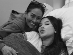 Momen Haru Risa Dewi Temani Alyssa Daguise Melahirkan Anak Pertama