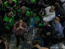 Video Tangis Nadiem di Pelukan Ojol Seusai Dituntut 18 Tahun Penjara