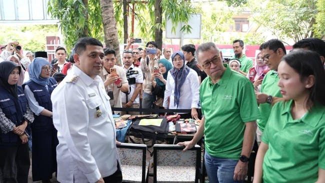 Pemkot Makassar kolaborasi dengan komunitas dan swasta untuk pengelolaan sampah berbasis masyarakat, memberdayakan perempuan, dan menciptakan ekonomi sirkular.
