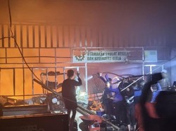 Percetakan di Bone Terbakar Hebat, 300 Al-Quran Ditemukan Utuh