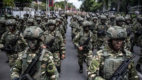 Sejumlah prajurit Komponen Cadangan (Komcad) unsur Aparatur Sipil Negara (ASN) Pemprov Sulawesi Selatan mengikuti upacara penetapan Komcad ASN 2026 di Lapangan Karebosi, Makassar, Sulawesi Selatan, Rabu (13/5/2026). Kementerian Pertahanan menetapkan