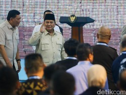 Video: Prabowo Dapat Bisikan Bulan Depan Akan Ada Gunungan Duit Rp 49 T