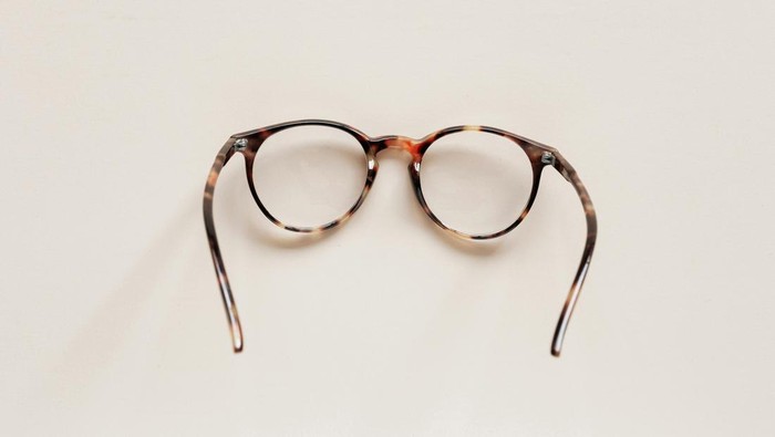 Round frame glasses