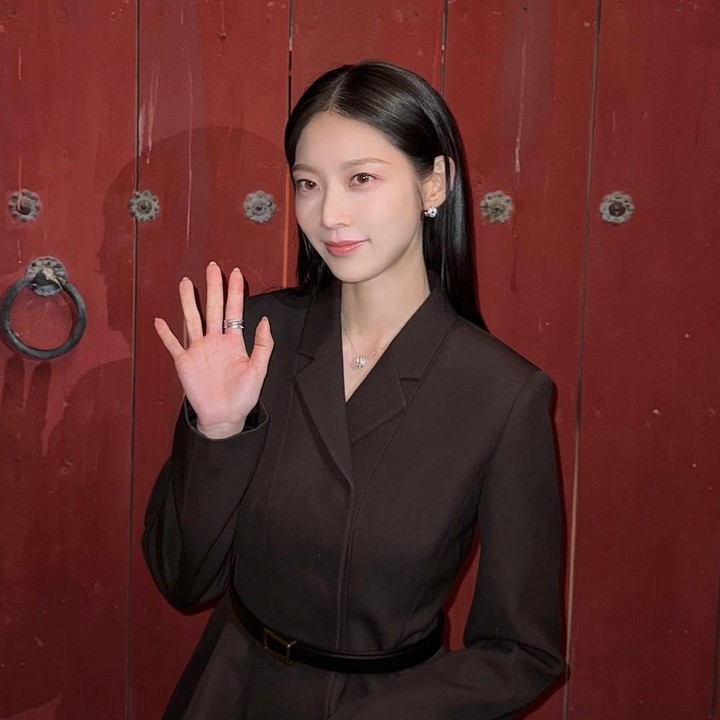 <p>Saat ini, Gong Seung Yeon tengah membintangi drama hit MBC, <em>Perfect Crown</em>, bersama IU dan Byeon Woo Seok. Perannya sebagai Ibu Suri yang tegas dan berwibawa menuai banyak pujian dari pencinta drama Korea, Bunda. (Foto: Instagram @0seungyeon)</p>