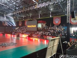 Jelang Pembukaan SBY Cup, Penonton Mulai Penuhi GOR Samapta Magelang