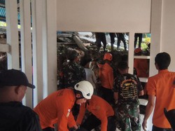 Longsor Timpa Rumah Warga di Bungo, Ibu dan 2 Anak Tertimbun
