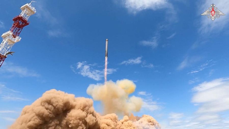 Uji peluncuran rudal balistik antarbenua Sarmat Rusia di letak nan tidak diketahui, dalam gambar tak bersuara ini nan diambil dari video nan dirilis pada 12 Mei 2026.