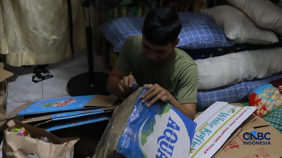 Warung Madura di area Pasar Minggu, Jakarta Selatan, Rabu (13/5/2026). (CNBC Indonesia/Muhammad Sabki)