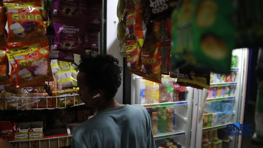 Warung Madura di area Pasar Minggu, Jakarta Selatan, Rabu (13/5/2026). (CNBC Indonesia/Muhammad Sabki)